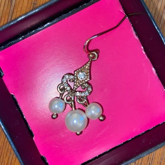 Beautiful earrings faux pearl diamond gold dangle - Picture 5 of 5